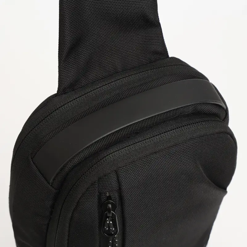 Bandolera de hombre cruzada con organizador interior